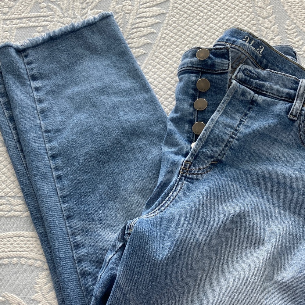 Ana High Rise Blue Jeans